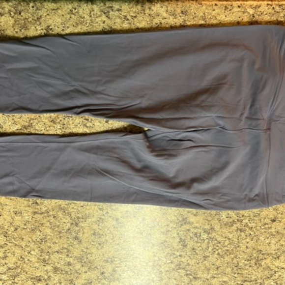 Athleta Elation Capri Powervita Size Medium - Picture 2 of 4